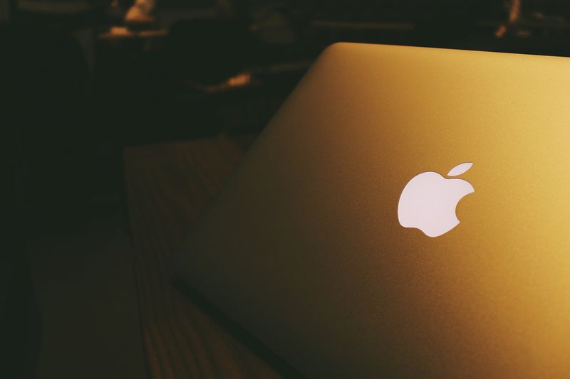 Смяна на клавиатура на Apple MacBook